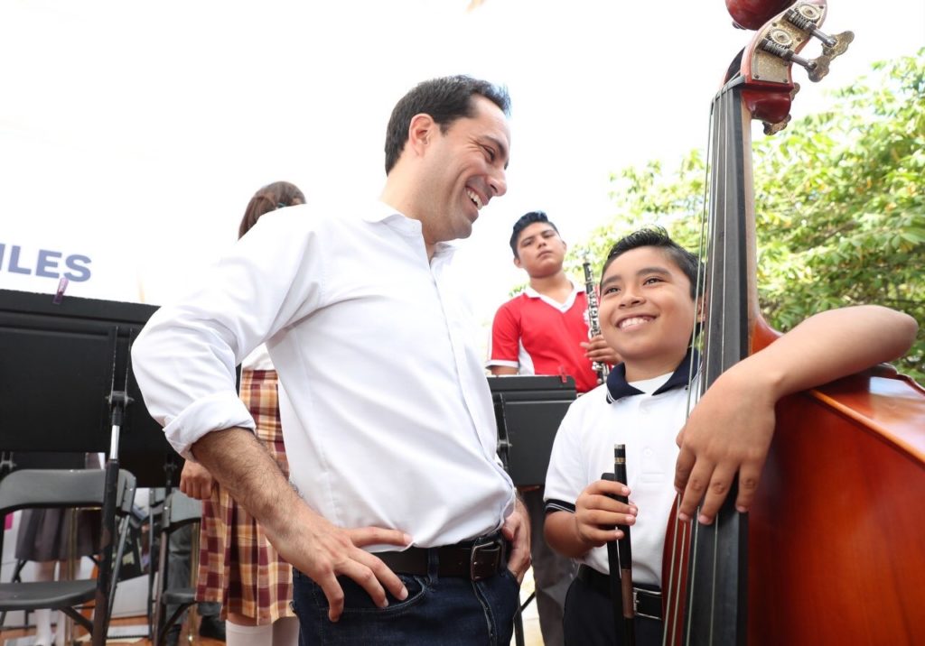 Con instrumentos y clases gratuitas, niños y jóvenes cambian su vida gracias a la música