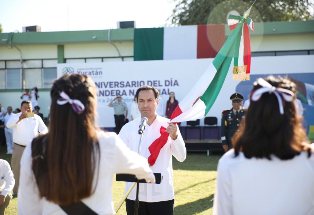 El Gobernador Mauricio Vila Dosal encabezó la ceremonia del Día de la Bandera