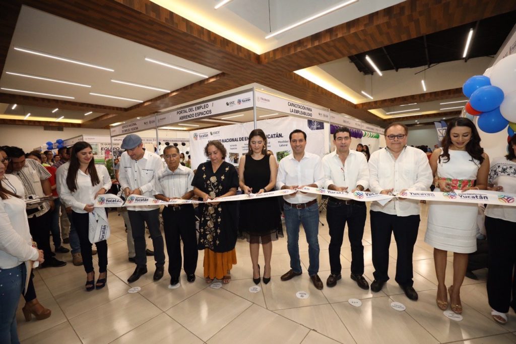 El Gobernador Mauricio Vila Dosal inauguró la Feria de Empleo Orientada a la Mujer