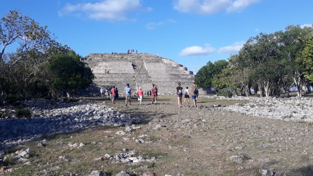 Cientos de turistas visitan a diario la ciudad de las tres culturas, Izamal