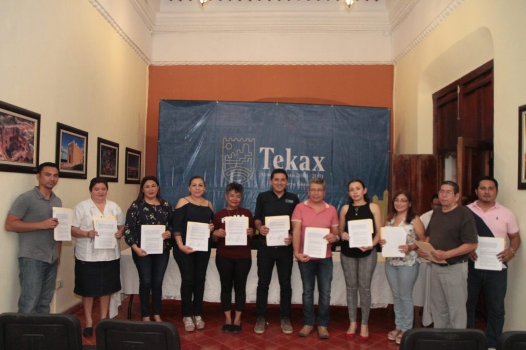 Comercios locales participaron en la firma de convenio para ser parte del programa "Tarjeta poder joven"
