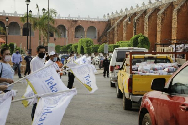 Banderazo de entrega de los paquetes de despensas en Tekax