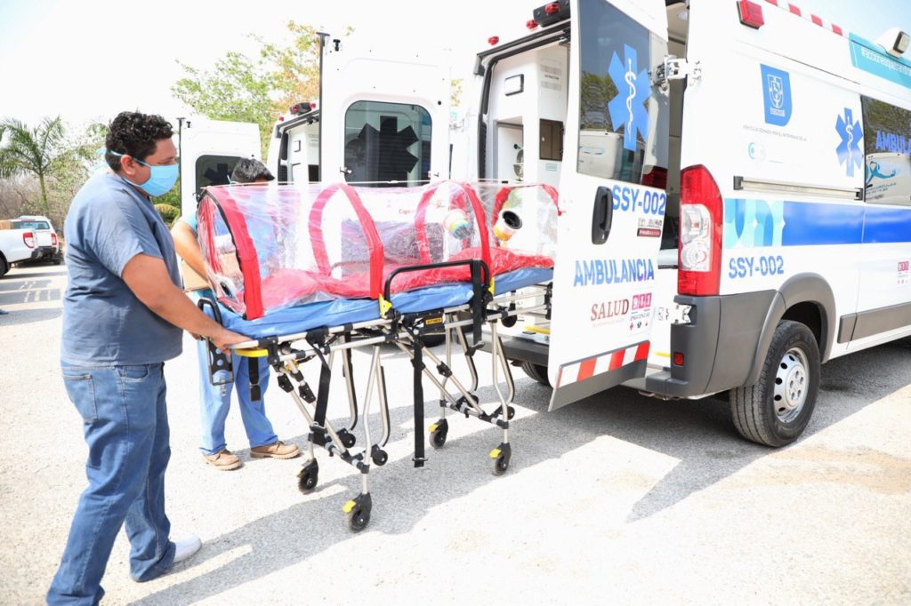 Gobierno del Estado equipa ambulancias con cápsulas aislantes para el traslado y atención de pacientes con Coronavirus