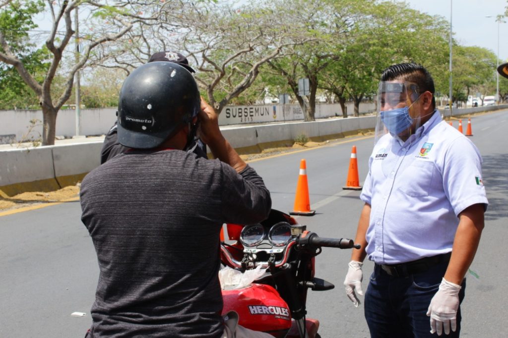 El alcalde de Umán supervisa los puestos de control preventivo y sanitario por COVID-19