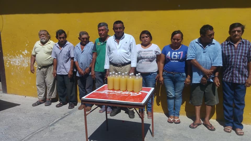 Detienen a un grupo de personas que ingerian tepache adulterado en Izamal