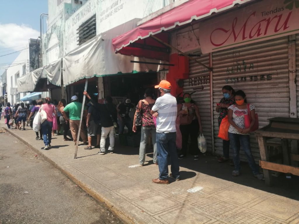 Lunes con el centro lleno de personas