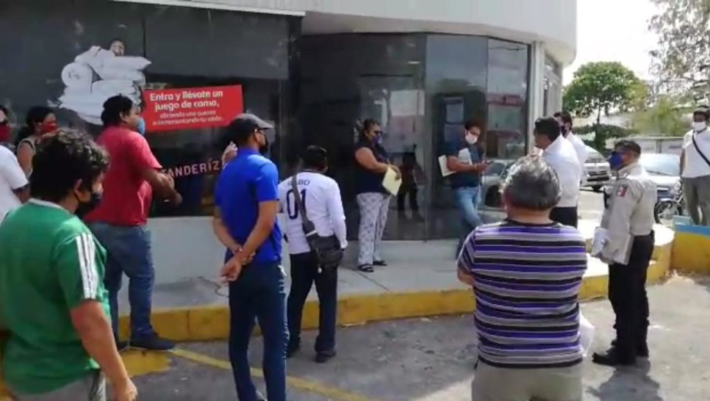SANTANDER deja mal a ciudadanos, no pagaron préstamo del gobierno