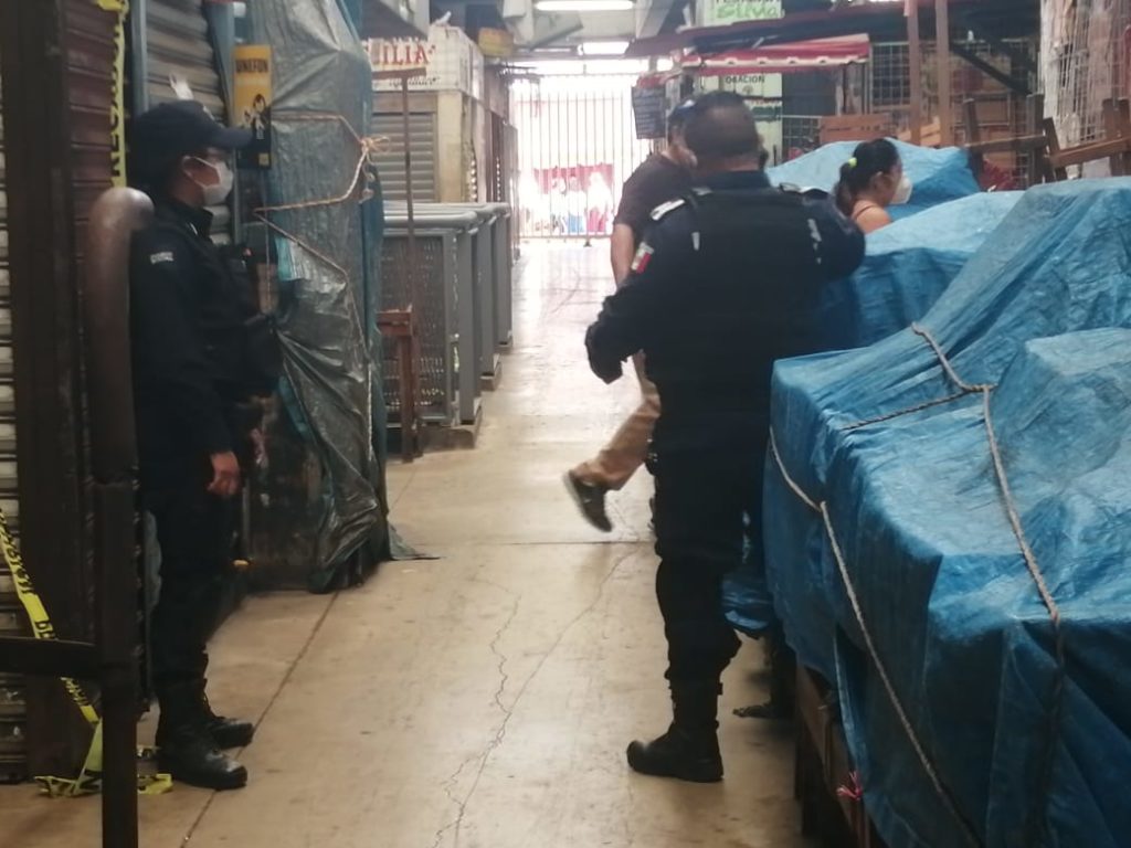 Regrasan a trabajar locatarios apesar del cierre de mercados
