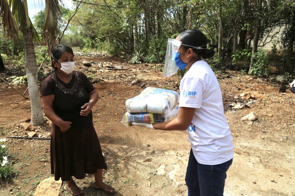 Adultos mayores, personas con discapacidad y mujeres embarazadas que mensualmente cuentan sus paquetes alimentarios, los continúan recibiendo en sus hogares