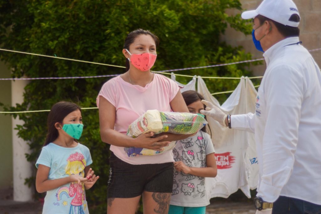 Familias yucatecas vulnerables reciben por tercera ocasión el Apoyo Alimentario que entrega el Gobierno del Estado ante la contingencia sanitaria