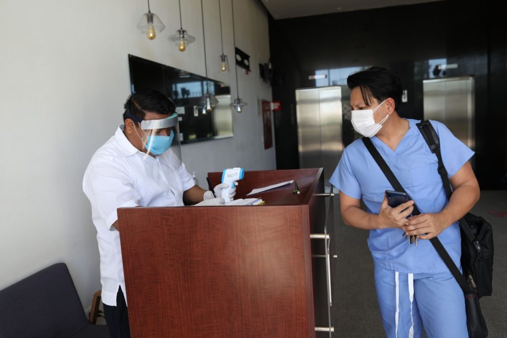 Personal médico y hospitalario de Yucatán protege a sus familias y descansa con mayor tranquilidad en habitaciones de hotel gestionadas por el Gobernador Mauricio Vila Dosal