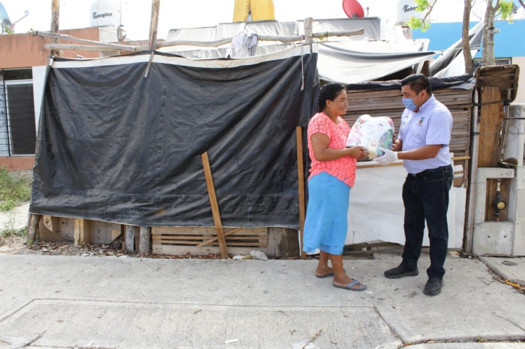 El alcalde de Umán sigue entregando los Apoyos Alimentarios a todas las familias umanenses