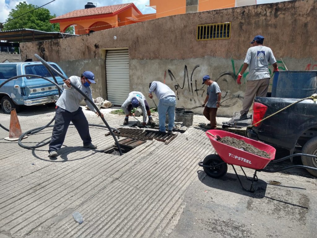 El Ayuntamiento de Umán intensifica los trabajos de desazolve de pozos y limpieza de rejillas