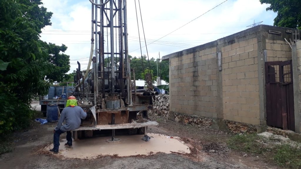 Alcalde Izamaleño, Fermin Sosa Lugo construye pozos pluviales