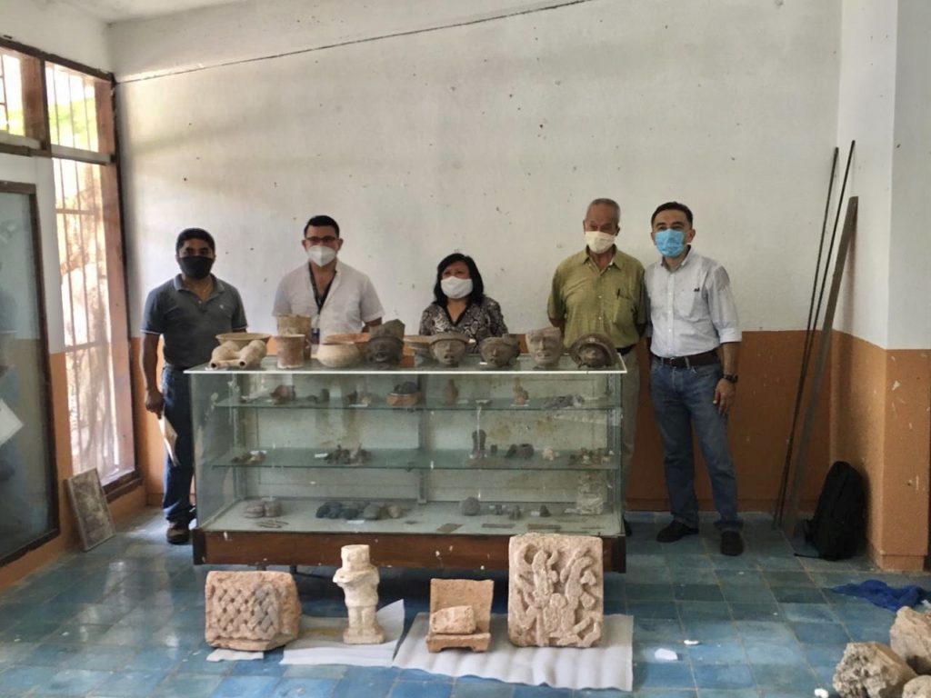 Entrega el INPI Yucatán al INAH 212 piezas de la civilización maya