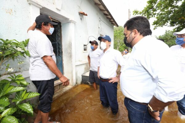 Por quinto día consecutivo, Vila Dosal continúa recorriendo las zonas afectadas y este lunes visitó la comisaría de Hilí, en Motul y los municipios de Dzidzantún y Dzilam González