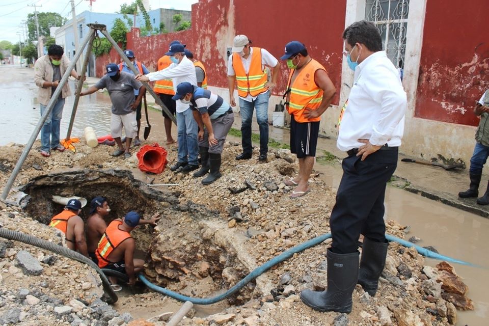 Atiende JAPAY gran fuga de agua en San Sebastián