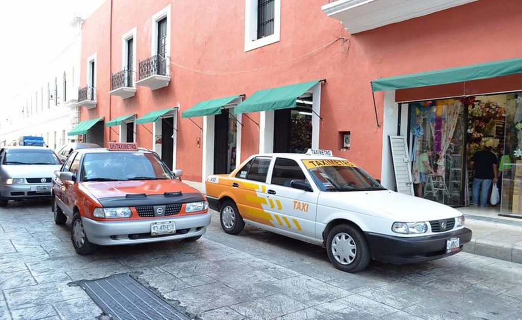 Autorizan que taxis y vehículos de plataformas digitales puedan transportar a 2 pasajeros durante contingencia sanitaria