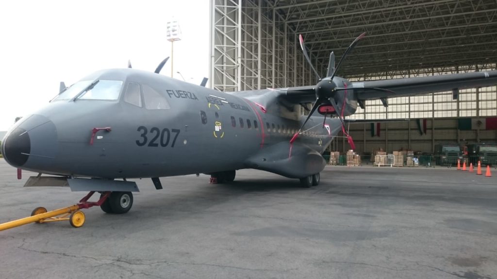 Ejército y Fuerza Aérea Mexicanos trasladan insumos y equipo de protección para hospitales COVID-19 en Yucatán
