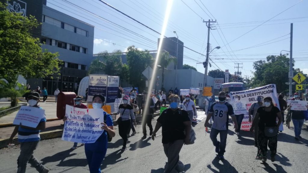 Personal del ISSSTE protestan por mejores insumos: 50 empleados han caído por el COVID-19