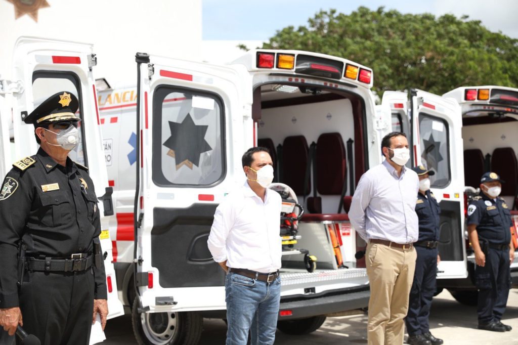 El Gobernador Mauricio Vila Dosal entrega 12 nuevas y equipadas ambulancias a la SSP para el traslado de pacientes con Coronavirus de todo el estado