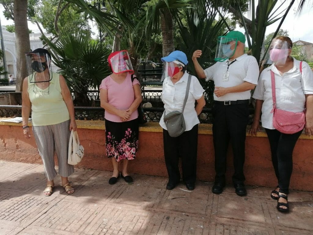 Protestan abuelitos cerillitos