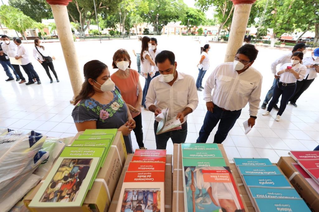 La entrega de paquetes de útiles escolares del programa “Impulso Escolar” brinda alivio en la economía de las familias yucatecas
