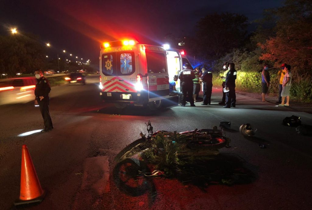 Borrachos se accidentan en el periférico