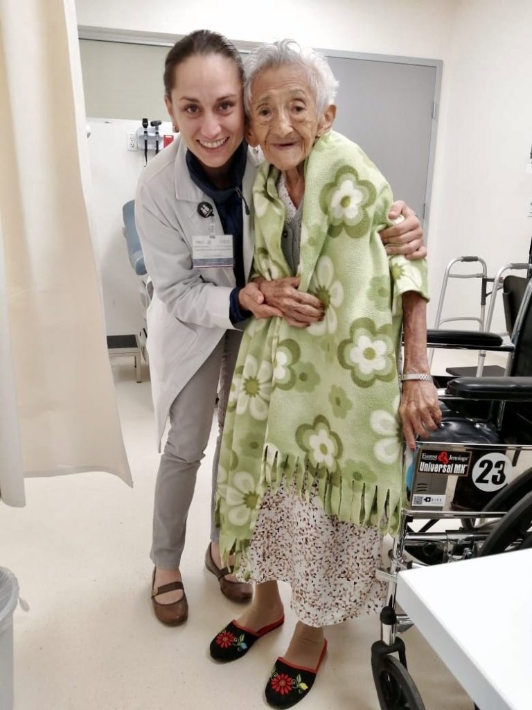 La salud de los adultos mayores deben ser tratada por un geriatra
