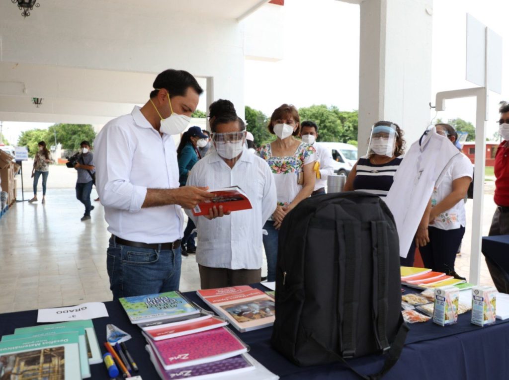 El Gobernador Mauricio Vila Dosal continúa recorriendo el interior del estado para supervisar la entrega de Paquetes Escolares del programa “Impulso Escolar”