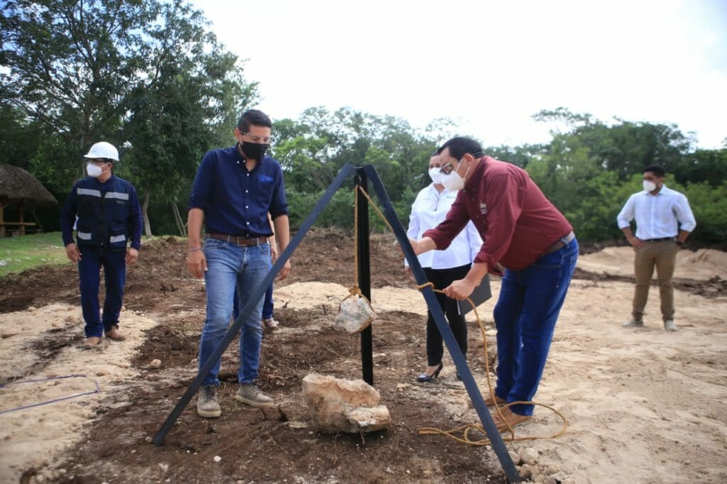 El presidente municipal Diego Ávila asistió a la colocación de la primera piedra para el inicio de la construcción del Banco Del Bienestar, cuya construcción estará a cargo de la SEDENA