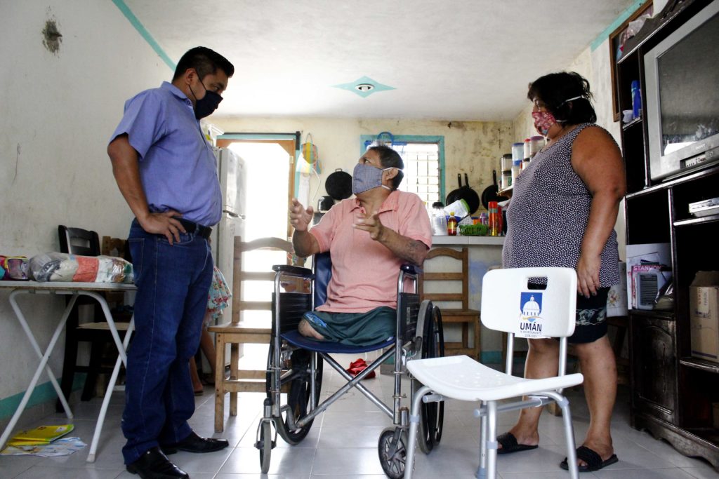 Diariamente el alcalde de Umán apoya a las personas que más lo necesitan