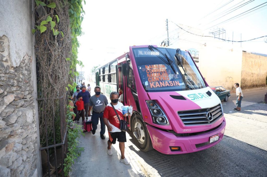 Como parte del Plan de Mejora a la Movilidad Urbana en esa zona de la capital yucateca, comenzaron a funcionar las nuevas zonas de ascenso y descenso del transporte de pasajeros