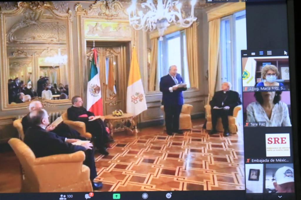 Recibe arzobispo yucateco medalla Ohtli