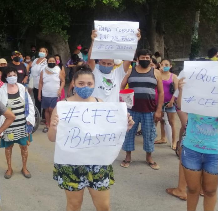 Bloquean carretera Mérida-Umán
