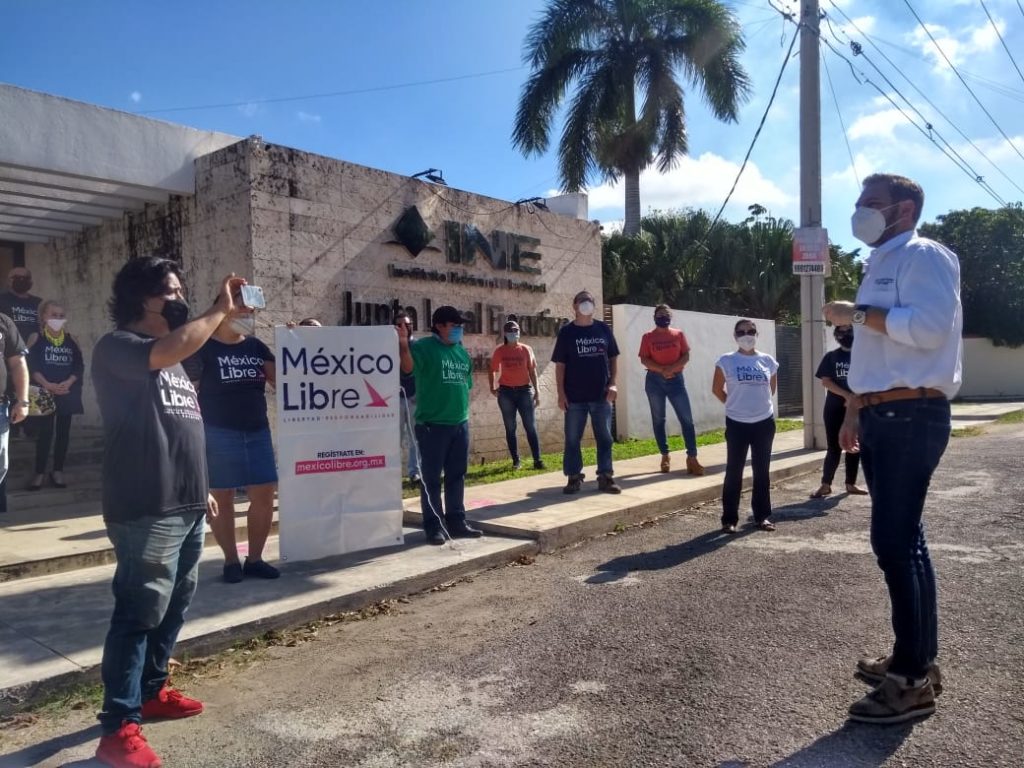 Plantón de militantes de México Libre ante el INE local
