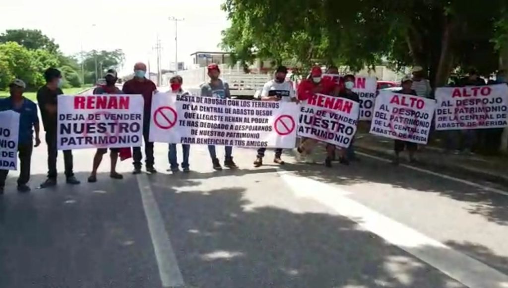 Con bloqueo comerciantes de la Central de Abasto protestan por donación de un terreno