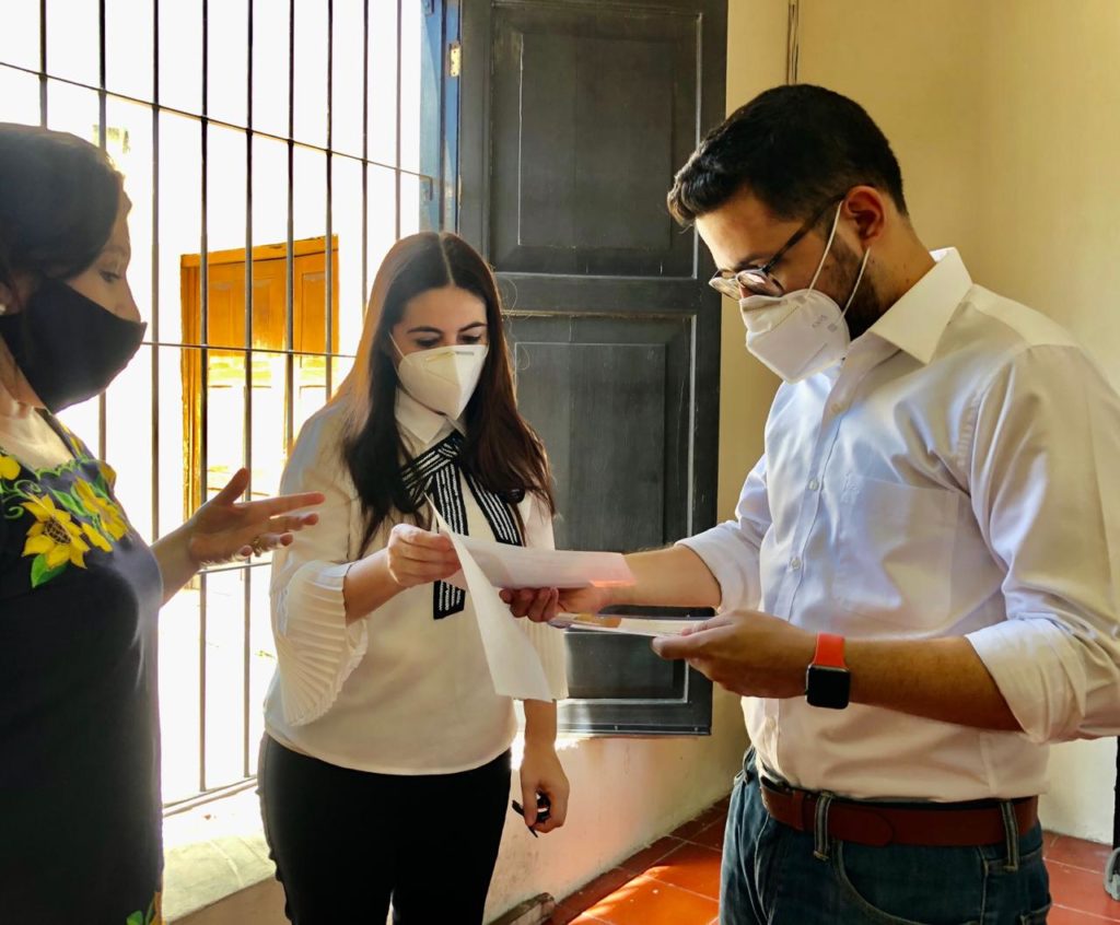 Yucatán destaca en atención a personas con discapacidad visual al emitir actas de nacimiento en sistema Braille