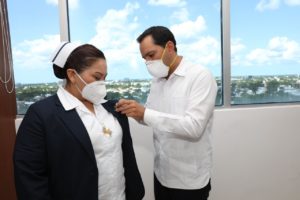 Reconocimiento especial del Gobernador Mauricio Vila Dosal a destacados enfermeros yucatecos
