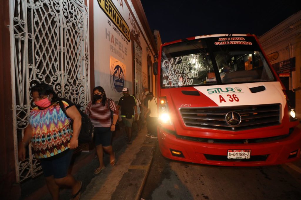 Apertura de negocios comerciales en el Centro Histórico de Mérida genera aumento de pasajeros en el transporte público, pero el servicio se presta con regularidad