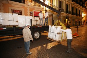 Avanza colocación gradual de macetas para ampliar áreas peatonales y lograr sana distancia en Centro Histórico de Mérida como parte del Plan de Mejora a la Movilidad Urbana