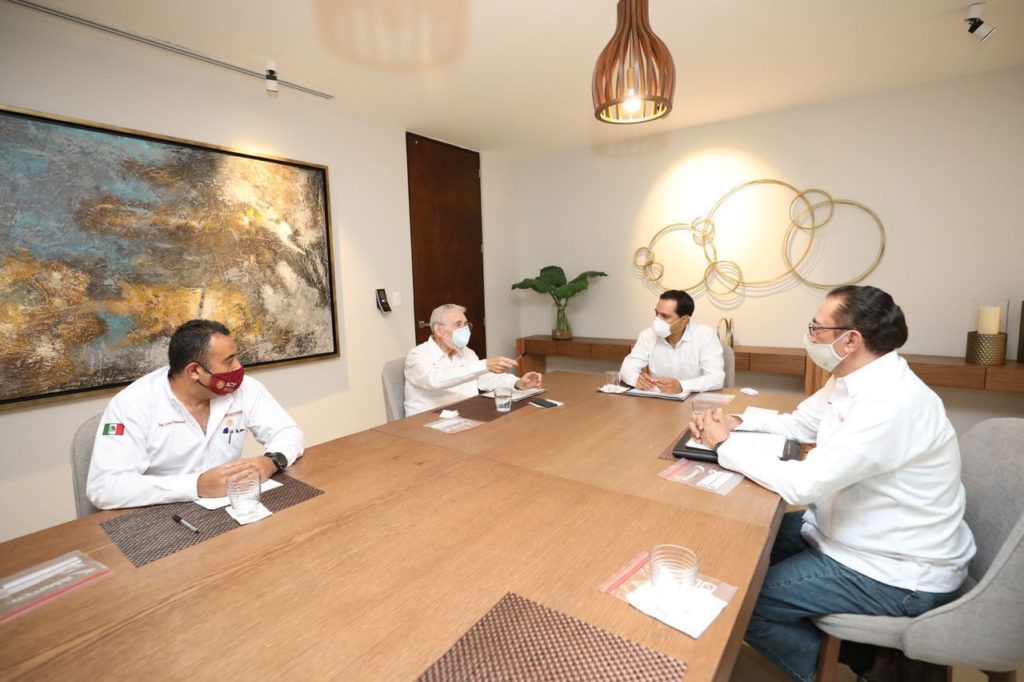 Revisan el Gobernador Mauricio Vila Dosal y el titular de la SCT, Jorge Arganis Díaz Leal, avances de proyectos de infraestructura en Yucatán