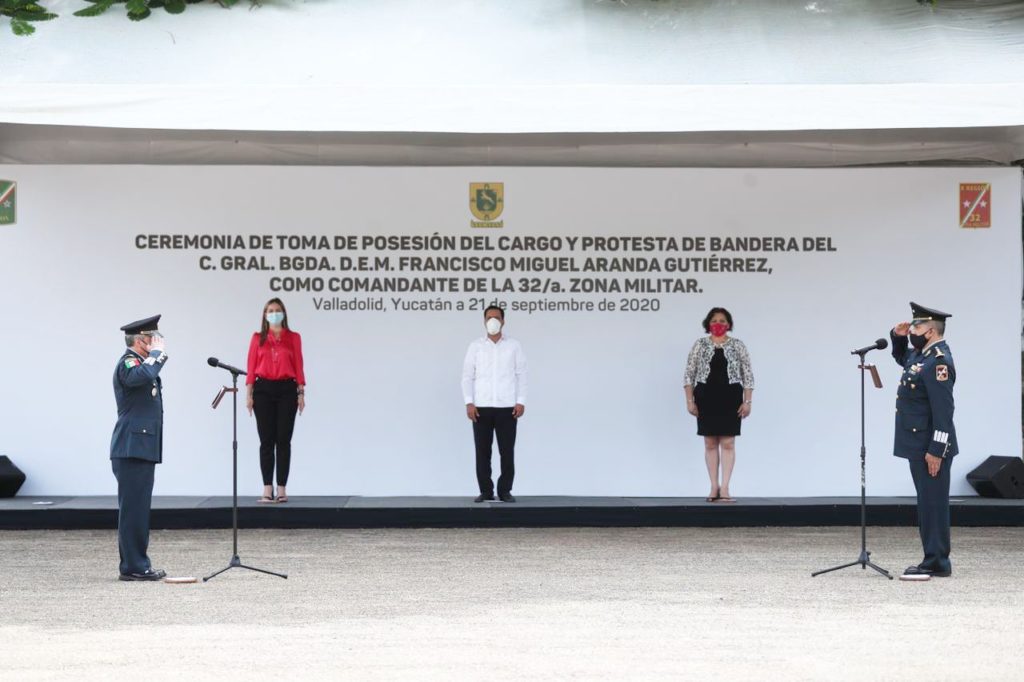 El Gobernador Mauricio Vila Dosal asiste a ceremonia de cambio de mando de la Comandancia de la 32 Zona Militar en Valladolid