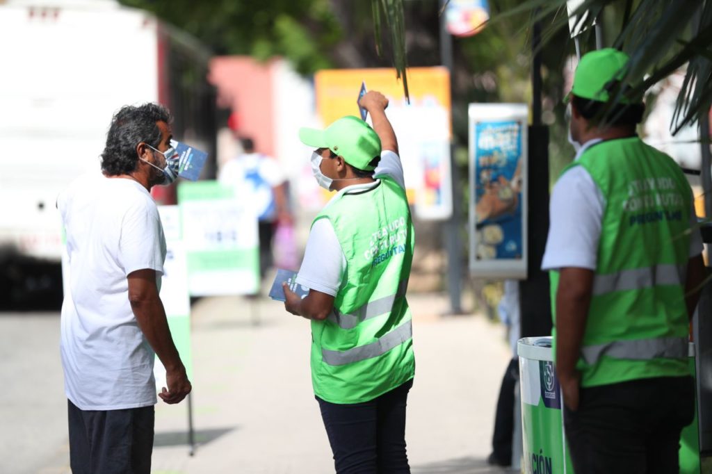 Inspectores del IMDUT mantienen el operativo de supervisión para que que la cuarta jornada de los cambios a la movilidad urbana del Centro de Mérida continúe en orden