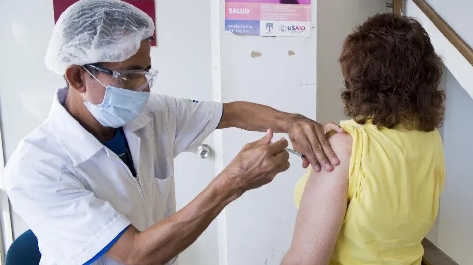 Vacunarse contra la influenza reduce hasta en un 30 por ciento el riesgo de sufrir un infarto