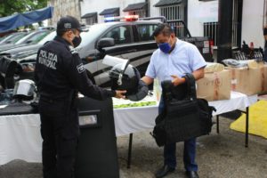 Entregan uniformes al equipo táctico de la Policía Municipal de Umán