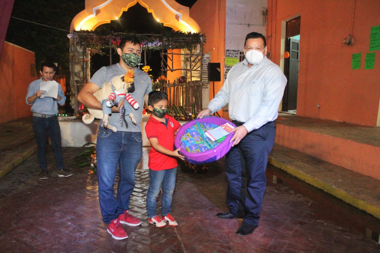 El Ayuntamiento de Umán fortalece la tradición del Janal Pixán desde casa