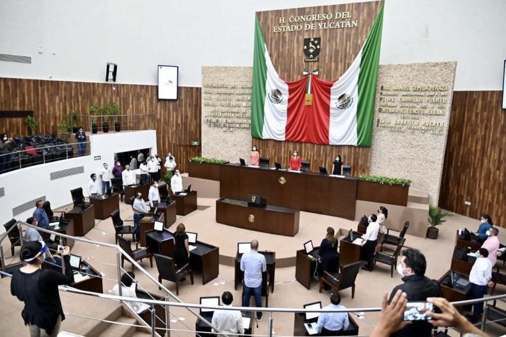 Presentan iniciativas en materia de muerte civil y vivienda digna