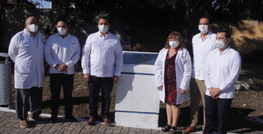 El alcalde Renán Barrera reconoce el esfuerzo, compromiso y labor humanitaria de los médicos en su día