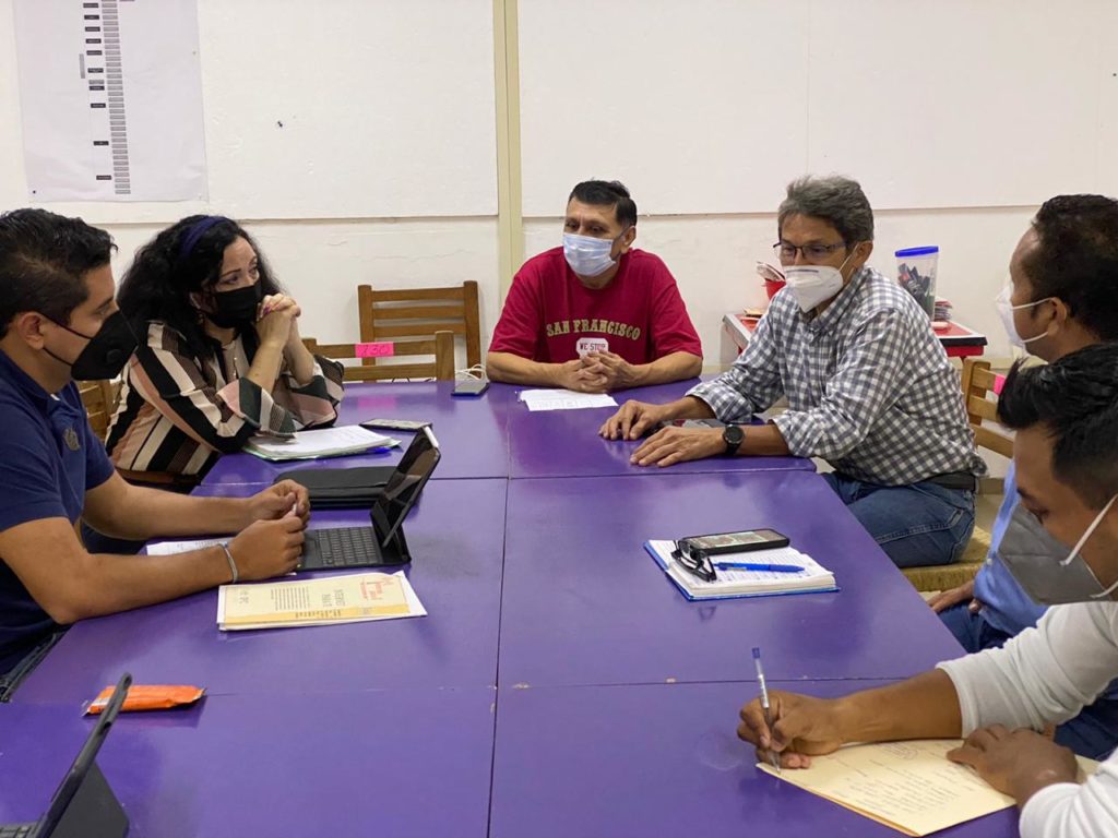Diego Ávila sostuvo una reunión con autoridades educativas y personal de la jefatura de educación del Ayuntamiento de Tekax